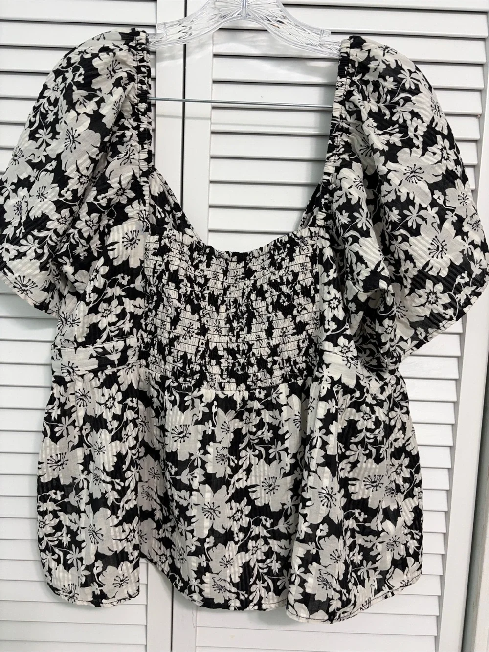 Loft Black & White Floral Scoop Neck Women's Top